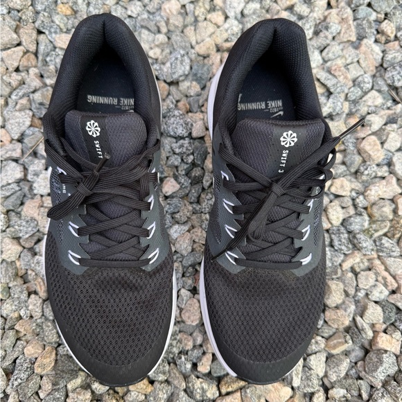 Nike Run Swift 3 Men's Black and White Athletic Shoes - Picture 6 of 13
